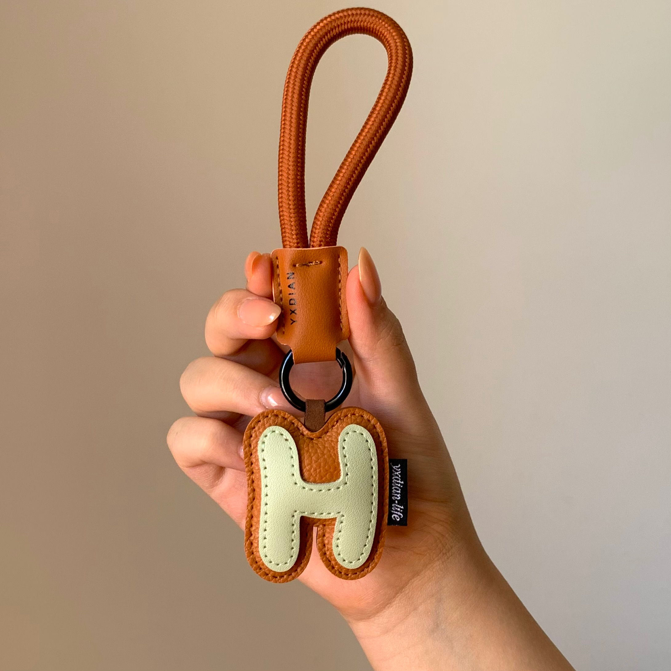 چارم بگ حرف H