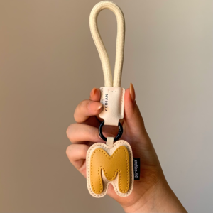 چارم بگ حرف M